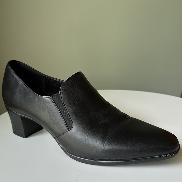 Munro American Tatum Leather Slip On Heels  Shoe Bootie Professional Office 9.5 - Picture 1 of 10
